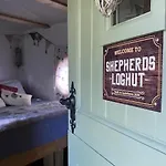 Strickland Arms 3*