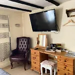 Strickland Arms 3*