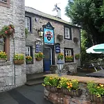 Strickland Arms אורחן