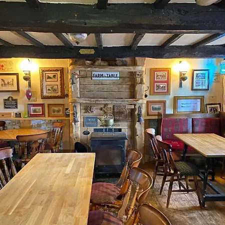 Strickland Arms 3*