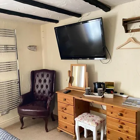 Strickland Arms 3*