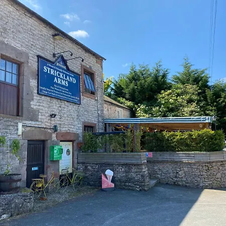 Strickland Arms אורחן
