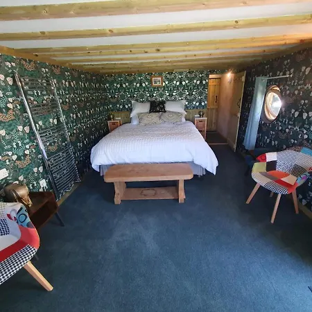 Strickland Arms 3*